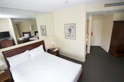 Madison Tower Mill Hotel - Flights 9