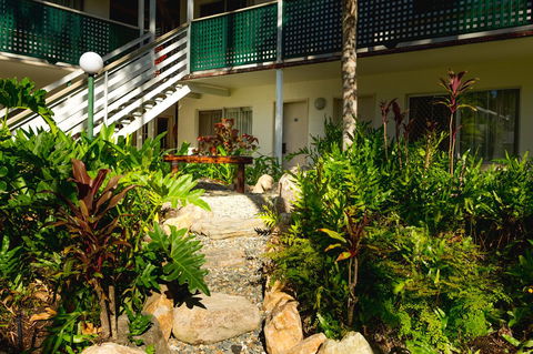 Cairns Colonial Club Resort - Flights 43