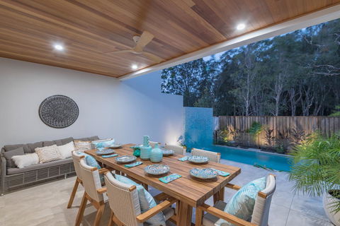 Noosa Villas - Flights 13