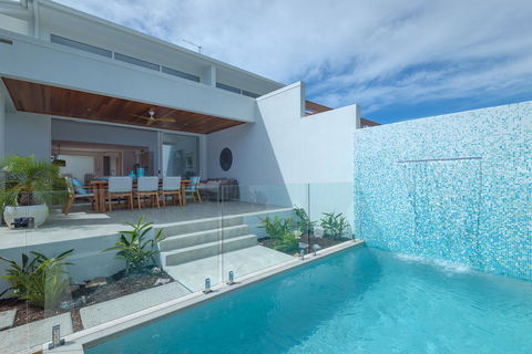Noosa Villas - Flights 9
