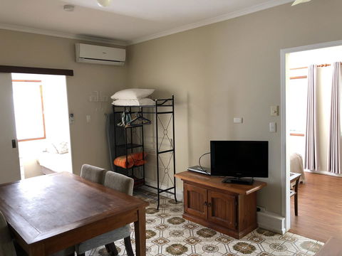 Montville Holiday Apartments - Flights 16