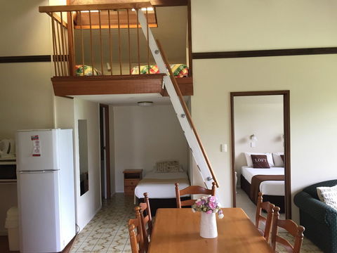 Montville Holiday Apartments - Flights 27