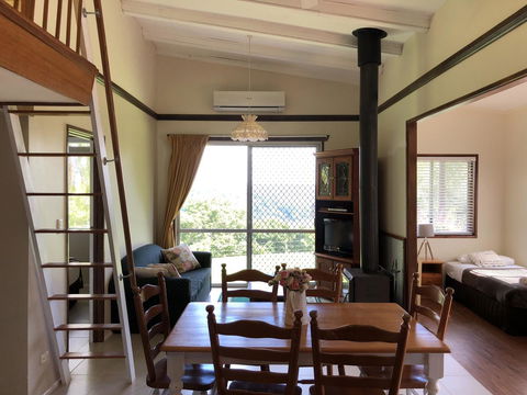 Montville Holiday Apartments - Flights 12