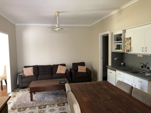 Montville Holiday Apartments - Flights 15