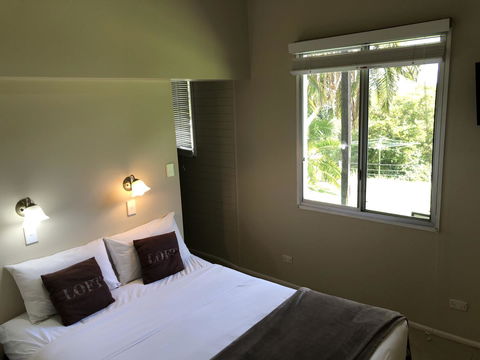 Montville Holiday Apartments - Flights 11