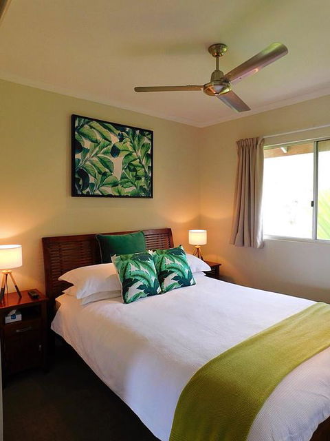 Watersons At Airlie Central Apartments - Flights 3