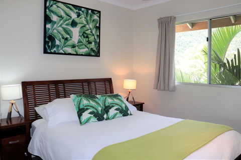 Watersons At Airlie Central Apartments - Flights 2