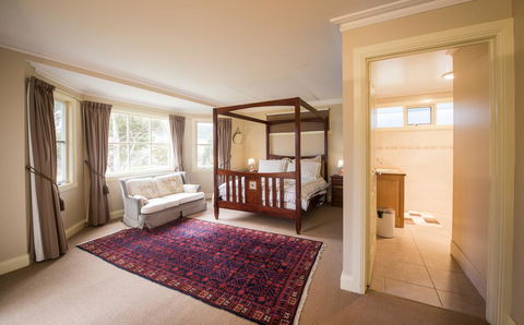 Wattle Grove Homestead Bed & Breakfast - Flights 2
