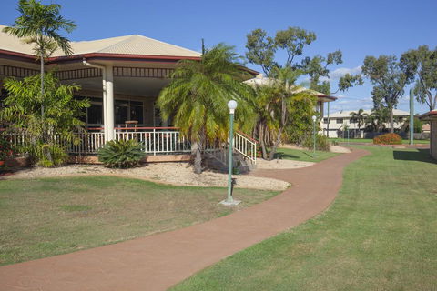 Western Heritage Motor Inn - Flights 1