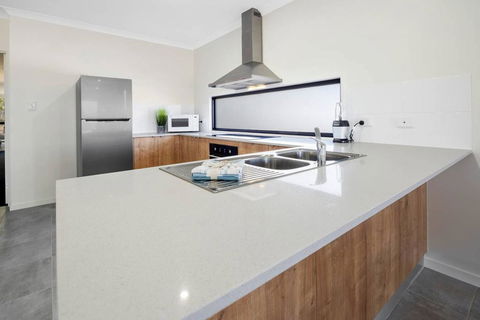 WHITSUNDAY Brand New Townhouse Close To Boardwalk - Flights 1