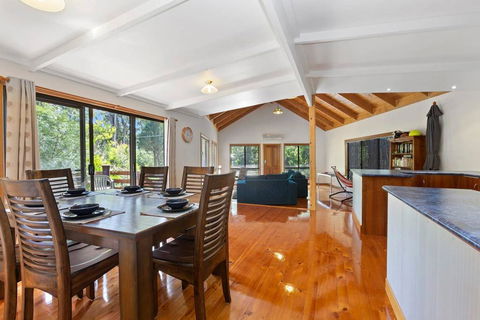 YARRABEE - The Perfect Getaway! - Flights 0