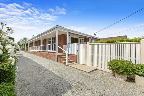 YIN-YANG - MOUNT ELIZA - Flights 3