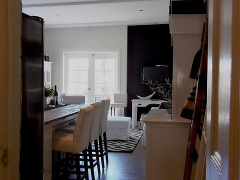 YSG The Edward Townhouse 155 - Steps To Town - Flights 2