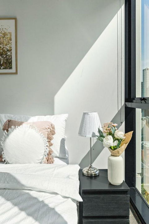 A 2BR Apt Near Melbourne Central Amazing Views - Flights 3