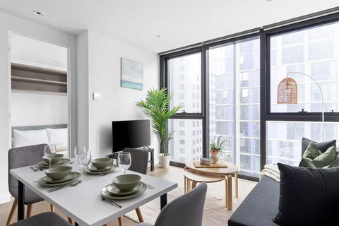 A 2BR Apt Near Melbourne Central & QV Market - Flights 0