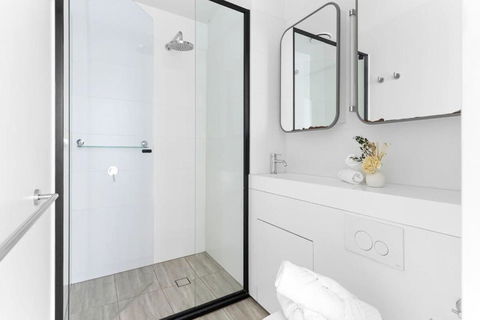 A 2BR Apt Near Melbourne Central & QV Market - Flights 2