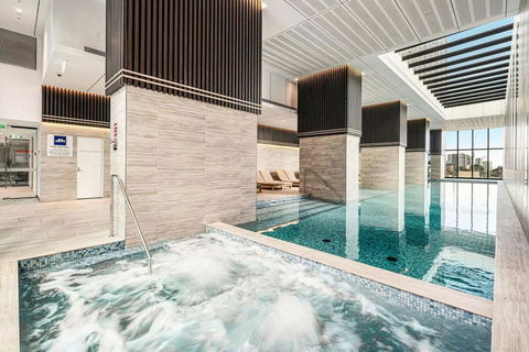 A 2BR Apt Near Melbourne Central & QV Market - Flights 3