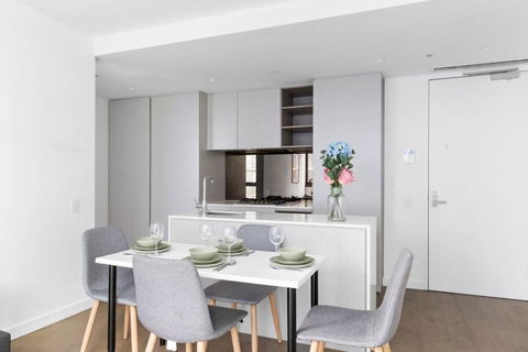 A 2BR Apt Near Melbourne Central & QV Market - Flights 4