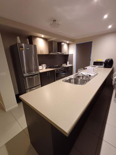 A Beautiful And Spacious Home. - Flights 3