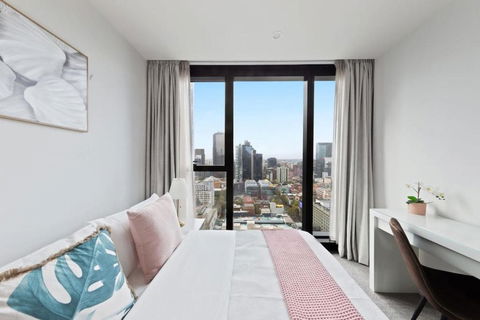 A Chic 2BR Apt Near Melbourne CBD W FREE Parking - Flights 0