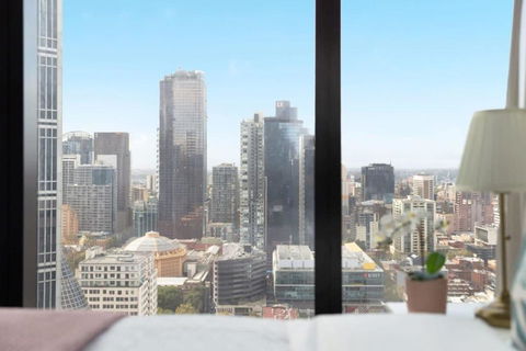 A Chic 2BR Apt Near Melbourne CBD W FREE Parking - Flights 1