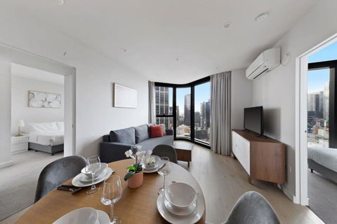 A Chic 2BR Apt Near Melbourne CBD W FREE Parking - Flights 4