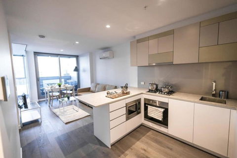 A Chic 2BR CBD Apartment Near Southern Cross - Flights 0