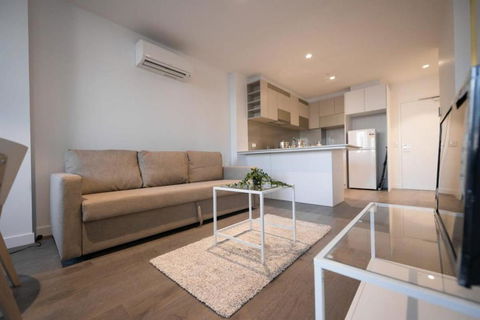 A Chic 2BR CBD Apartment Near Southern Cross - Flights 3