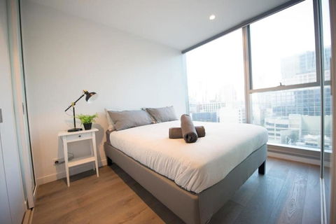 A Chic 2BR CBD Apartment Near Southern Cross - Flights 4
