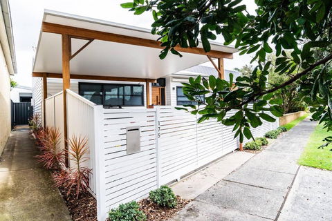 A Chic Coastal Hideaway At Toowoon Bay Beach - Flights 1