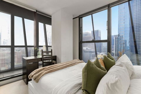 A Chic & Comfy 2BR Apt On Collins With City Views - Flights 1