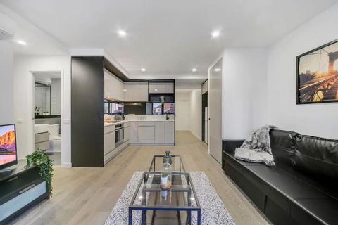 A Comfy 2BR Apt 5-Min Walk To Melbourne Central - Flights 0