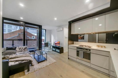 A Comfy 2BR Apt 5-Min Walk To Melbourne Central - Flights 2