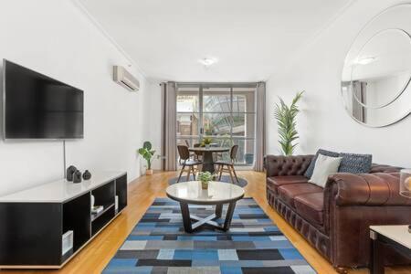 A Comfy Studio For 5 Next To Darling Harbour - Flights 1