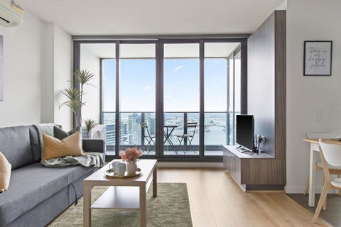 A Cozy 2BR Apt With Harbour Views FREE Parking - Flights 2