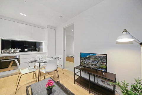 A Cozy & Stylish 2BR Suite In Melbourne CBD - Flights 3