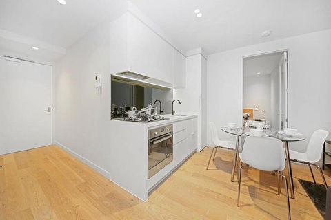 A Cozy & Stylish 2BR Suite In Melbourne CBD - Flights 4