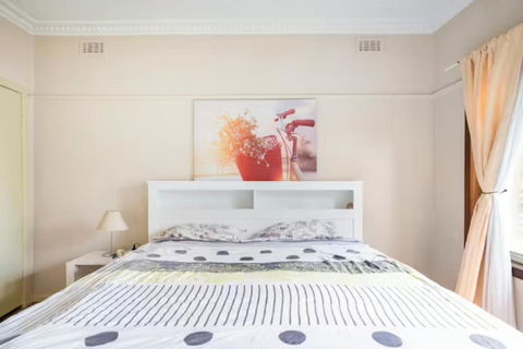 A Nice And Spacious Room In Sunshine - Flights 0