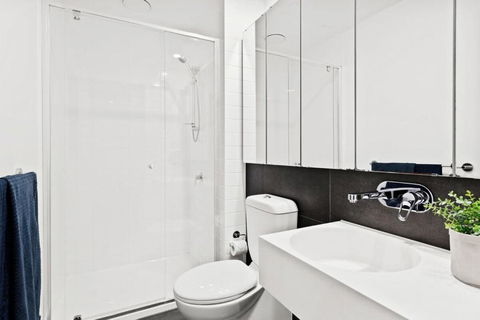 A Stylish 2BR Apt Next To Southern Cross With City Views - Flights 3