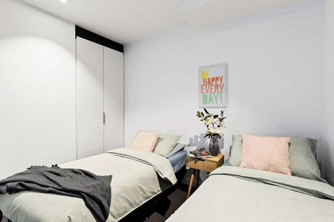 A Stylish 2BR Apt Next To Southern Cross With City Views - Flights 4