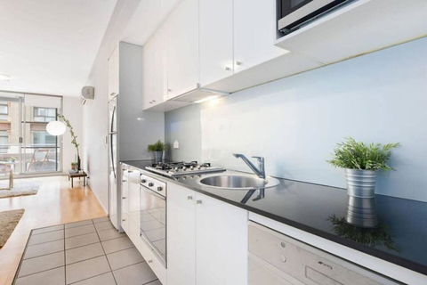 A Stylish & Cozy Studio Next To Darling Harbour - Flights 4