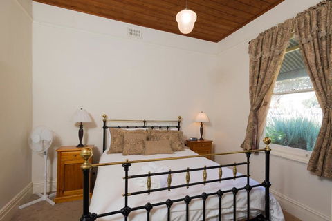 Abaleen House - Flights 1