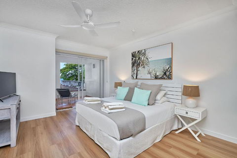 Absolute Beachfront 2 Bedroom Apartment Alassio Palm Cove - Flights 1