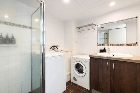 Absolute Beachfront Apartment 11B - Flights 4
