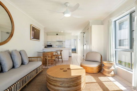 Absolute Beachfront Apartment 11B - Flights 2
