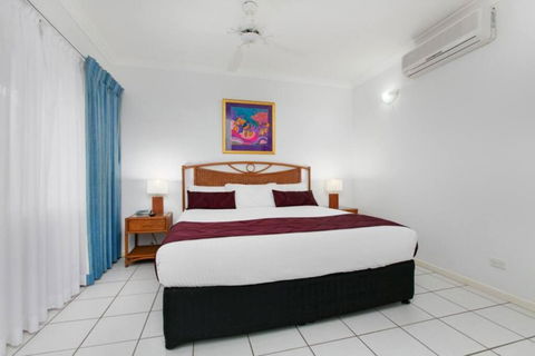 Absolute Beachfront Apartment - Flights 4