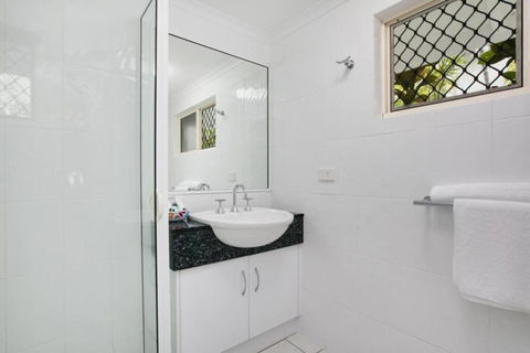 Absolute Beachfront Apartment - Flights 3