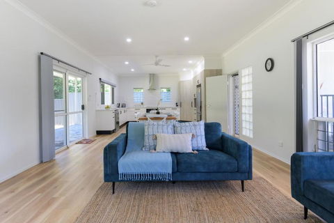 Absolute Beachfront Family Home - Cooya - Flights 4