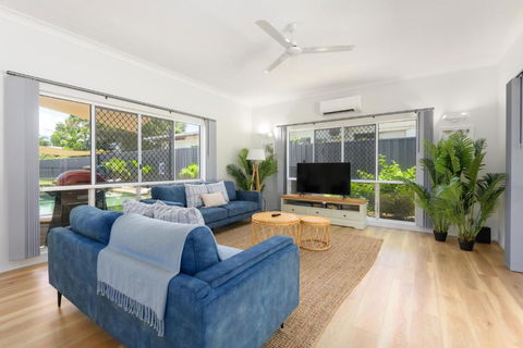 Absolute Beachfront Family Home - Cooya - Flights 3