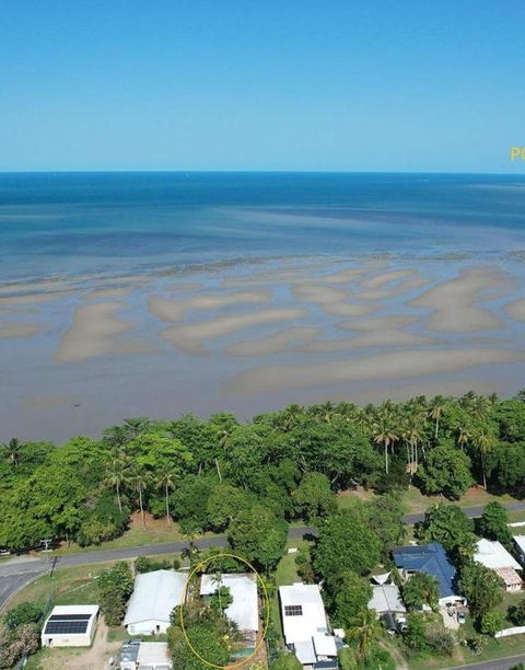 Absolute Beachfront Family Home - Cooya - Flights 0